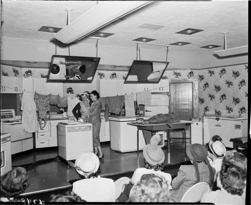 Cooking demonstration stage during cooking class