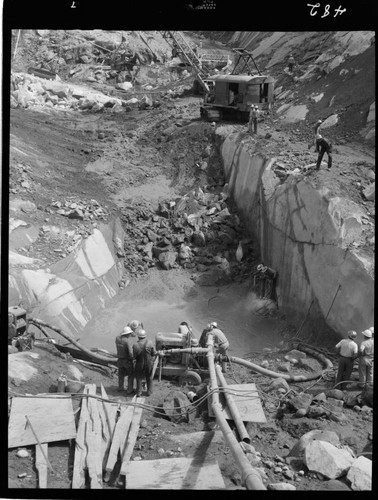 Big Creek - Mammoth Pool - Excavation, drilling, and de-watering in bottom of cutoff