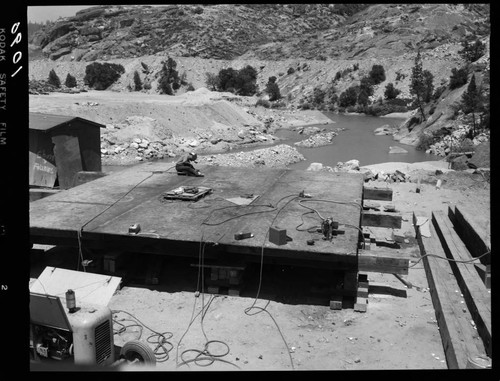 Big Creek - Mammoth Pool - Welding Diversion Tunnel Bulkhead Gate