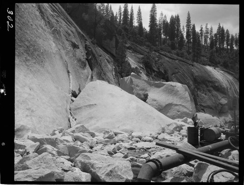 Big Creek - Mammoth Pool - Large boulders in downstream toe of river bottom