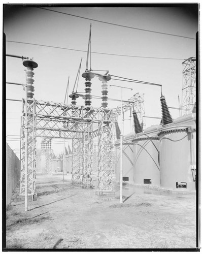 Spray system at work on 220kV switches at Lighthipe Substation