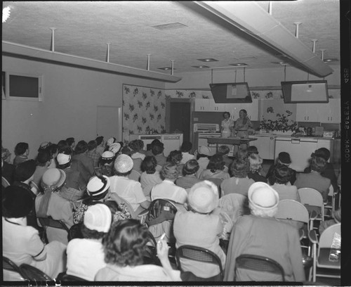 Cooking demonstration stage during cooking class