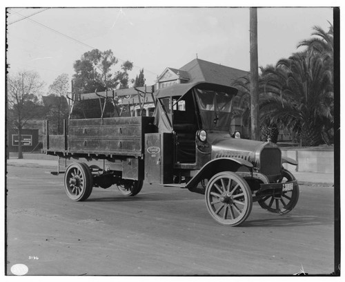 E.D.S. line truck #463