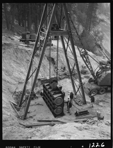 Big Creek - Mammoth Pool - Lowering fixed wheel gate