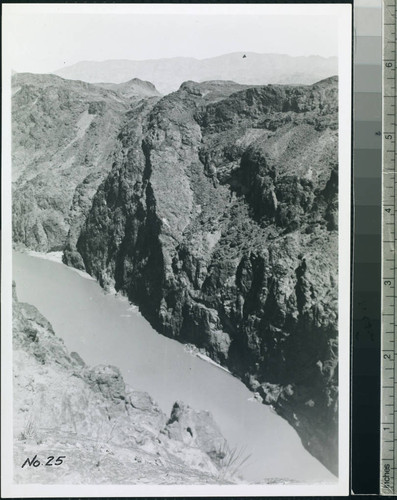 Construction at Hoover Dam site : View up river from West crest above dam site