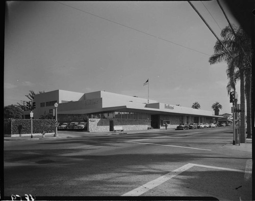 Buffum's department store with Cliffton's Cafeteria at the end