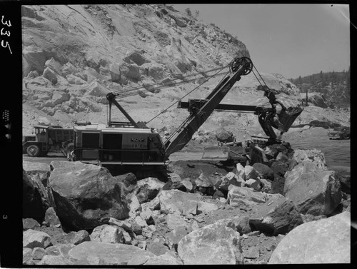 Big Creek - Mammoth Pool - 88-B working in riverbed