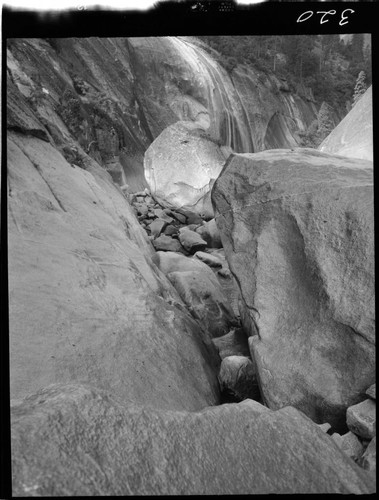 Big Creek - Mammoth Pool - General view of boulders in river bottom at downstream rock toe area