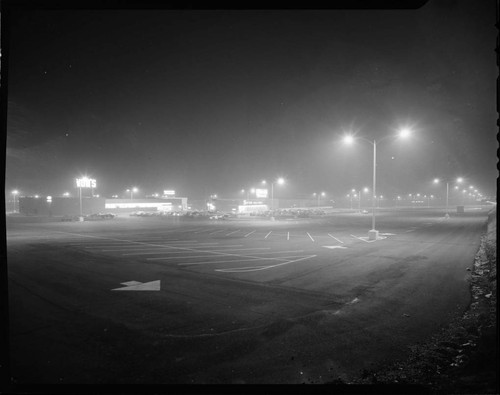 Lights in Von's parking lot at night