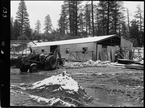 Big Creek - Mammoth Pool - Damsite warehouse erection