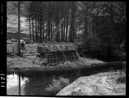 Big Creek - Mammoth Pool - Center pier forms Chiquito Bridge