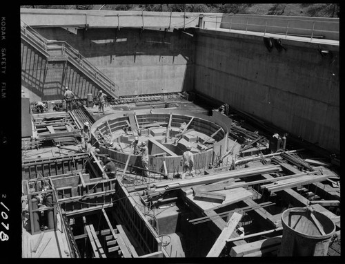 Big Creek - Mammoth Pool - Forming generator deck