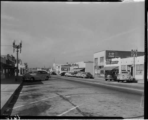 Seal Beach business area with streetlighting