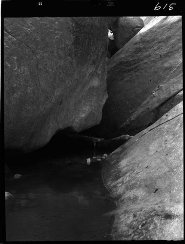 Big Creek - Mammoth Pool - General view of boulders in river bottom at downstream rock toe area