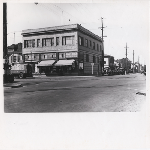 Piggly Wiggly market on Grove Street (later Martin Luther King, Jr. Way) and 30th Street in the Hoover-Foster district of Oakland, California