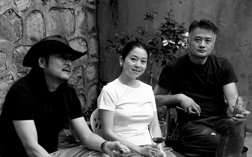 Zhang Yang, Yue Er and Cao Weiyu at party in Yue Er's and Yue Minjun's family house in Dali