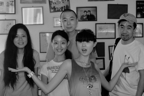 Bai Xue and Yu Jie with friends in Beijing