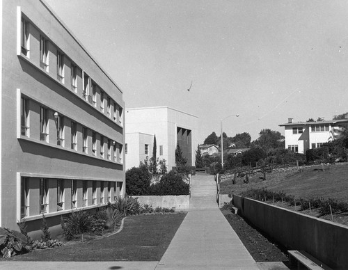 Ritter Hall (left), Thomas Wayland Vaughan Aquarium-Museum, and the Director's House (T-16, on right), Scripps Institution of Oceanography