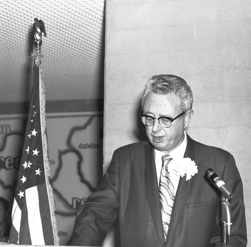 Elliott Cushman (president of Friends of the UCSD Library) at Library dedication, UC San Diego