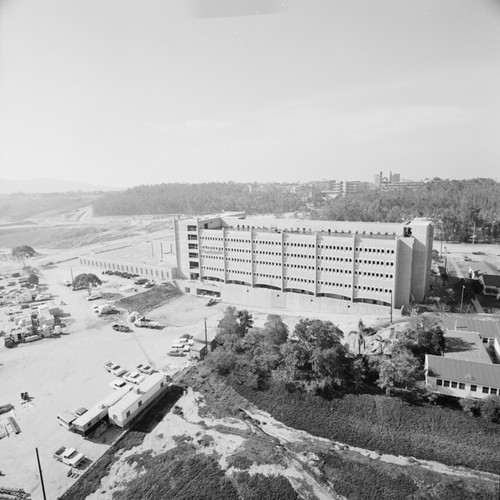 Aerial view of construction of Basic Sciences Building, UC San Diego ...