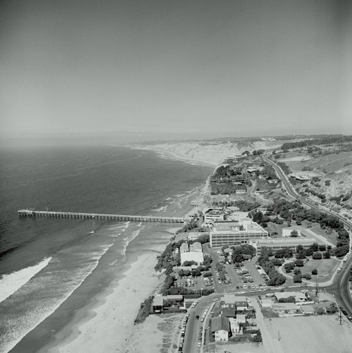 Aerial view of Scripps Institution of Oceanography and La Jolla Shores Drive (facing north)