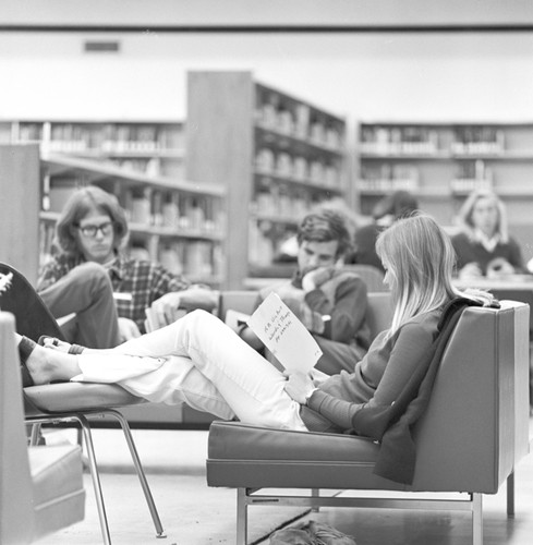 Students studying, Galbraith Hall, UC San Diego