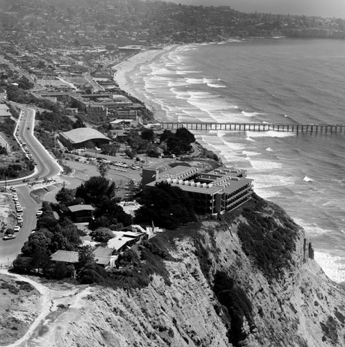 Aerial view of La Jolla Shores and Scripps Institution of Oceanography (looking south), with the Southwest Fisheries Center along with cliffs in the lower right