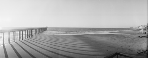 Scripps Institution of Oceanography pier and beach (wide angle)