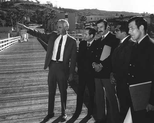 Jeffery D. Frautschy (left) conducting tour with visiting Columbian dignitaries on the Scripps Pier