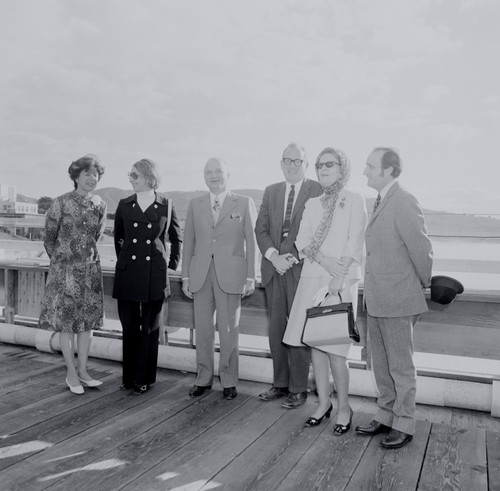 William A. Nierenberg (with glasses) and Edith (Meyerson) Nierenberg with French visitors on original Scripps pier