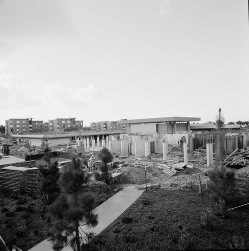 Construction of Revelle College dormitories, UC San Diego