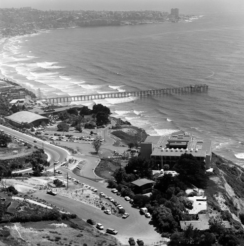 Aerial view of La Jolla Shores and Scripps Institution of Oceanography (looking south), with the Southwest Fisheries Center along with cliffs in the lower right