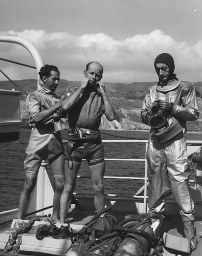 Jacques Yves Cousteau (right) with other divers