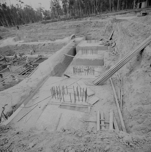 Construction of reinforced concrete pads for Geisel Library, UC San Diego