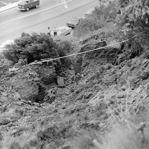 Landslide on La Jolla Shores Drive and Discovery Way, near the main entrance to Scripps Institution of Oceanography