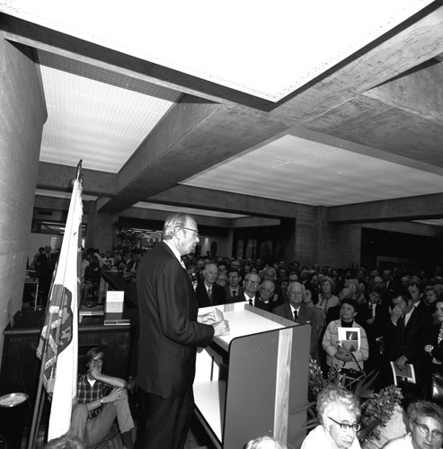 Melvin Voigt at Library dedication, UC San Diego