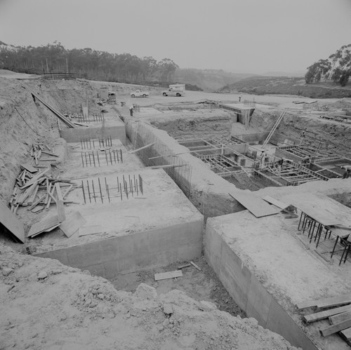 Construction of reinforced concrete pads for Geisel Library, UC San Diego