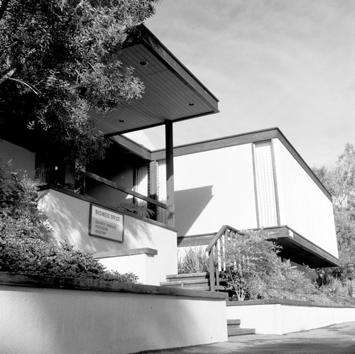 Business Office (front entrance), UC San Diego