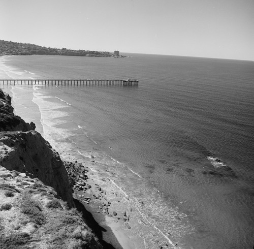 Scripps Institution of Oceanography pier and the La Jolla coastline, viewed from the north