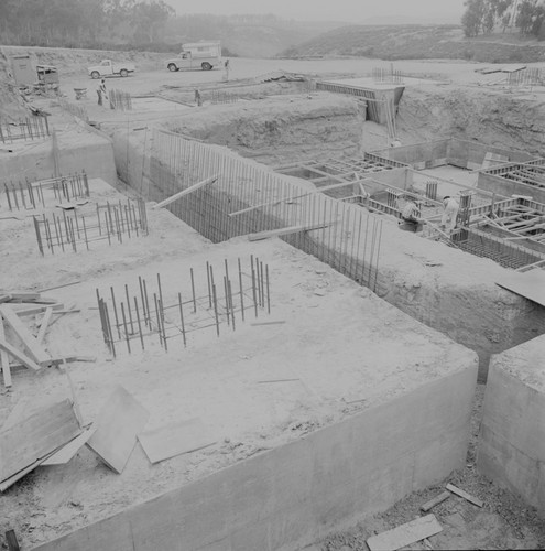 Construction of reinforced concrete pads for Geisel Library, UC San Diego