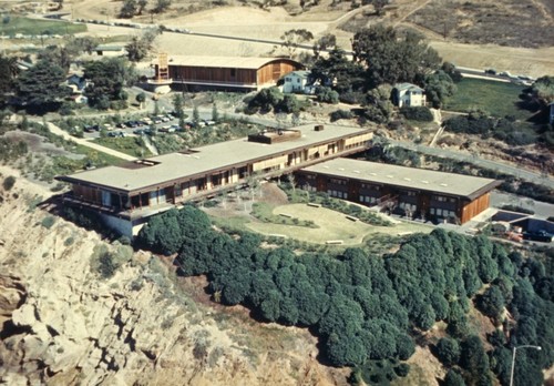 Aerial view of the Institute of Geophysics and Planetary Physics (IGPP), the Hydraulics Laboratory, and cottages at Scripps Institution of Oceanography