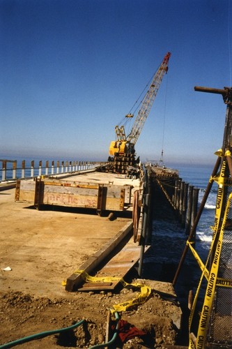 Ellen Browning Scripps Memorial Pier (left) used to disassemble the original Scripps Pier (right), Scripps Institution of Oceanography