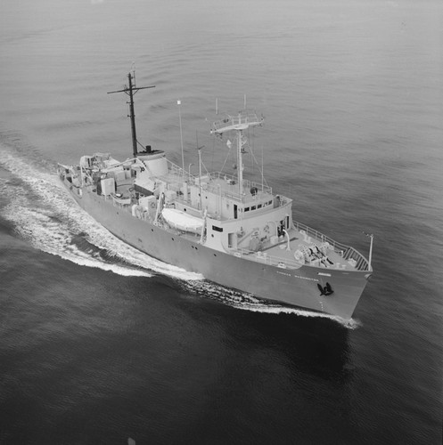 Aerial view of R/V Thomas Washington at sea