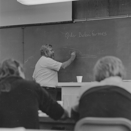 Richard H. Rosenblatt teaching an ichthyology class, UC San Diego