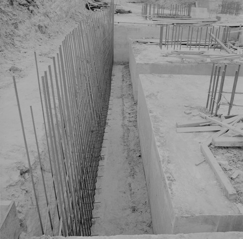 Construction of reinforced concrete pads for Geisel Library, UC San Diego