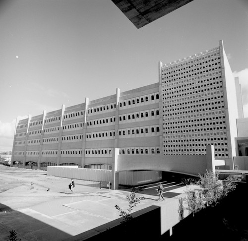 Revelle College building, UC San Diego