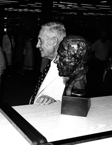 Roger Revelle next to his bust, Eckart Building