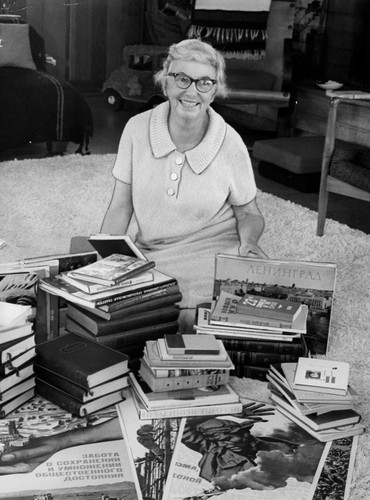 Helen Raitt with books