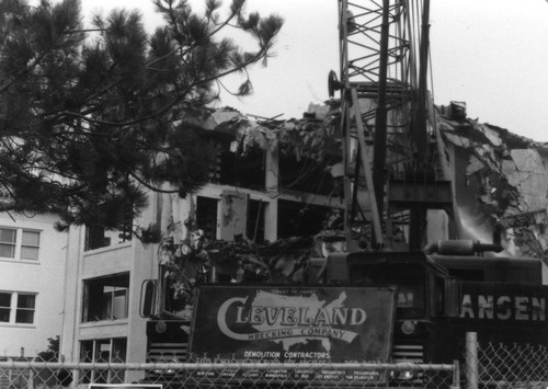 Demolition of the old library building, Scripps Institution Oceanography