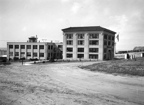 George H. Scripps Memorial Marine Biological Laboratory (left) and the Scripps Library (right), Scripps Institution of Oceanography